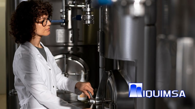 Químicos industriales seguros: ¿Cómo garantizar un proceso de limpieza responsable con el medio ambiente?