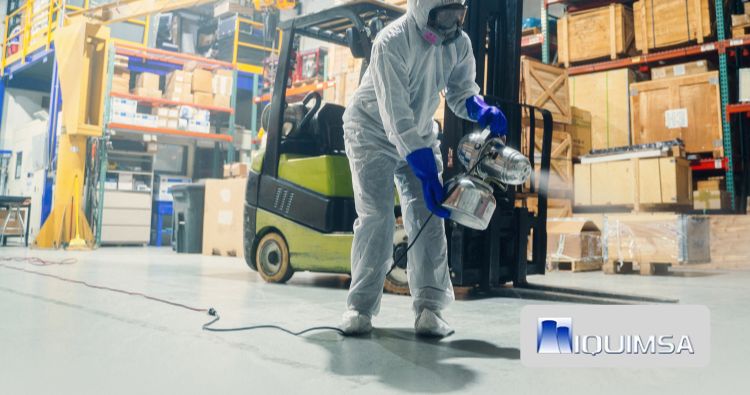 Beneficios de la limpieza industrial en la eficiencia y ahorro de costos