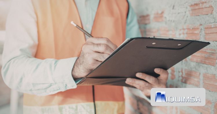 ¿Qué pasa si no limpias maquinaria industrial? Riesgos, costos y consecuencias